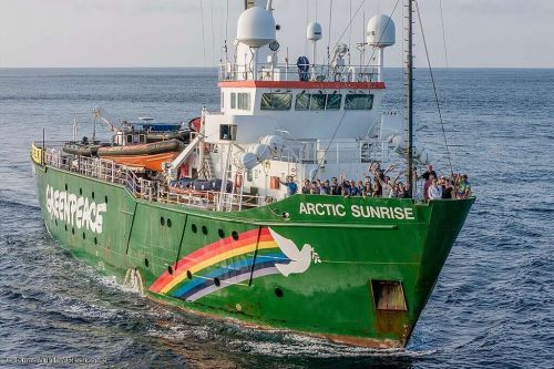 Parte la spedizione italiana della nave Arctic Sunrise nel Mediterraneo