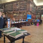 Foto dei relatori al tavolo durante un intervento